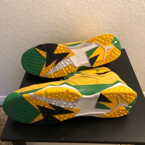 UNIVERSITY OF OREGON ROSE BOWL JORDANS worn once - Picture 4 of 4